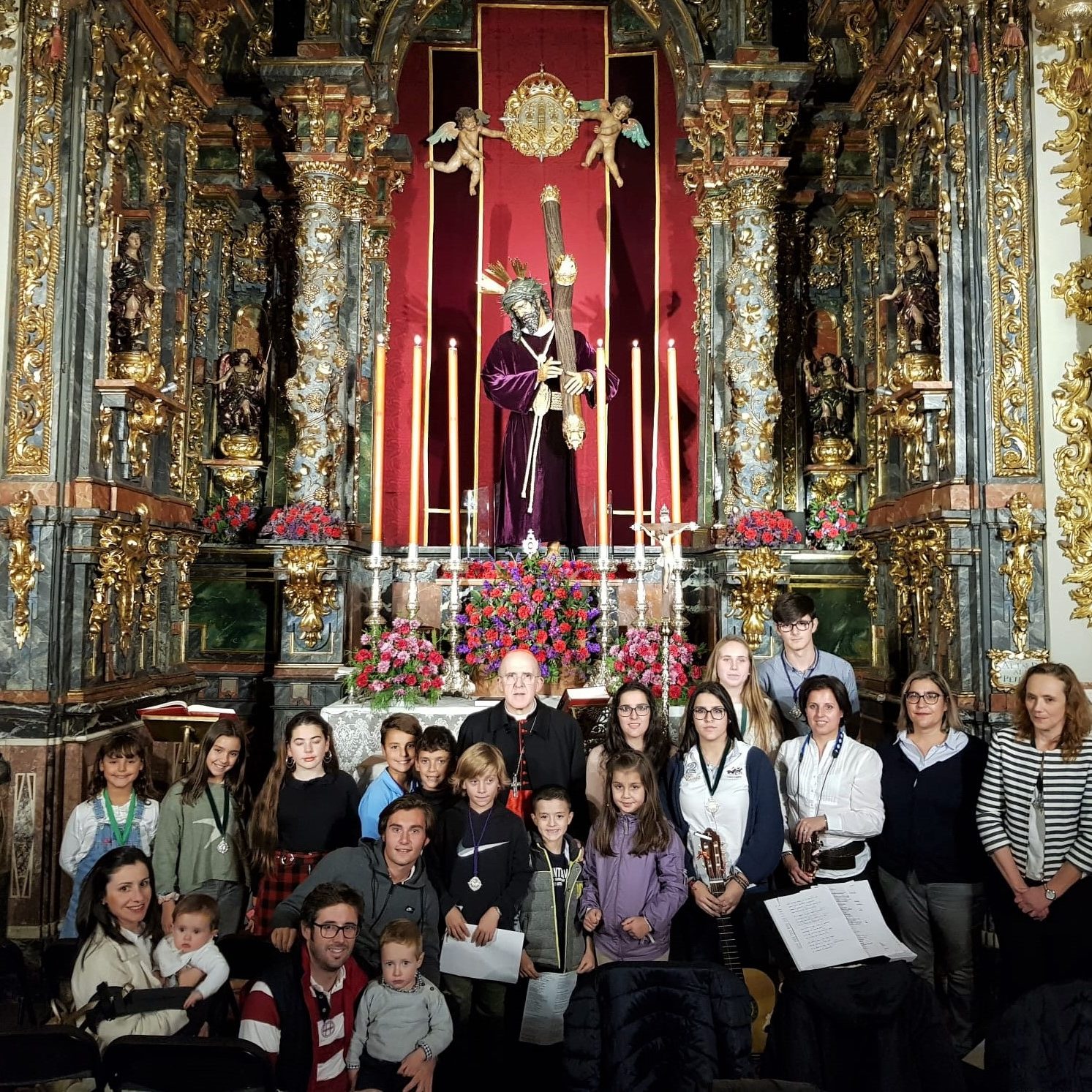 NIÑOS CON EL CARDENAL