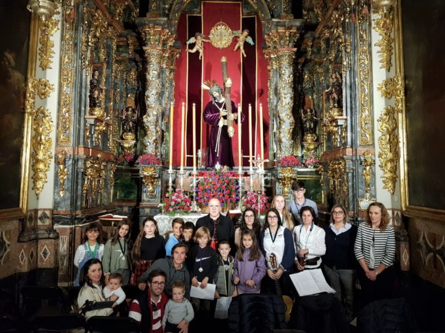 NIÑOS CON EL CARDENAL